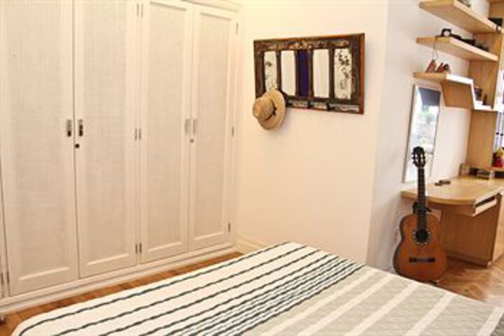 Room 6 of 14