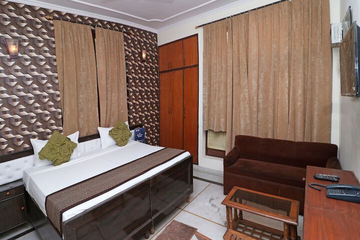 Room 6 of 25