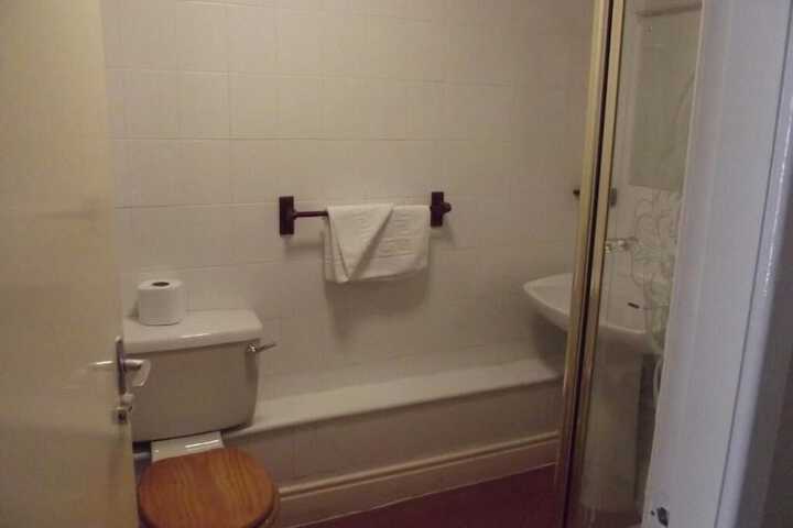 Room 17 of 38