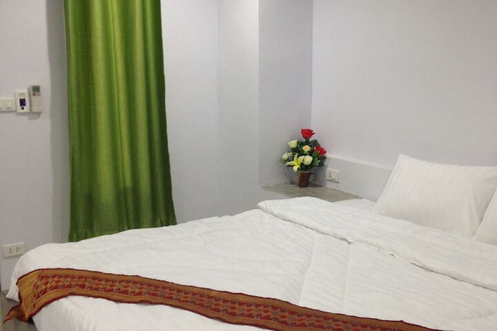 Room 5 of 38