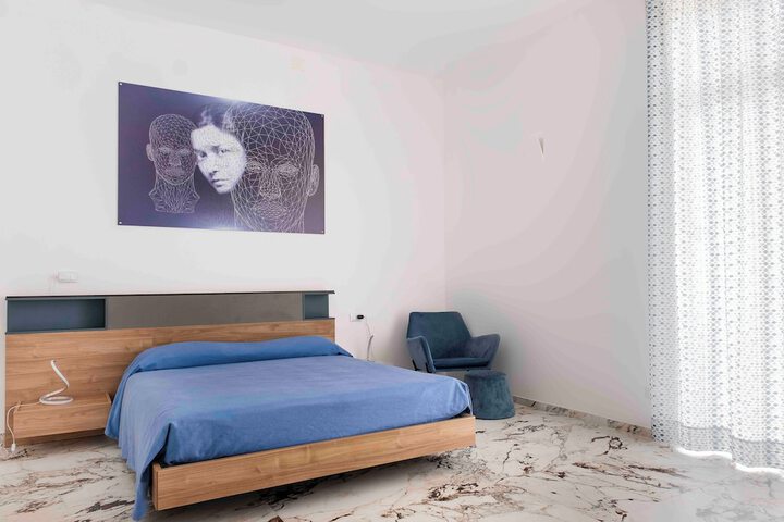 Room 77 of 212
