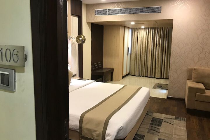 Room 9 of 26