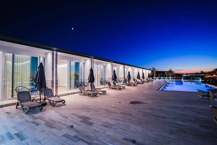 Pool 10 of 26