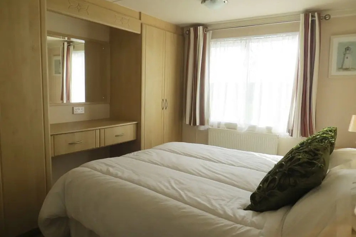 Room 5 of 11