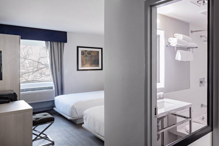 Room 11 of 28