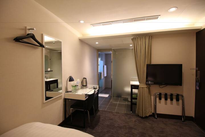 Room 11 of 65