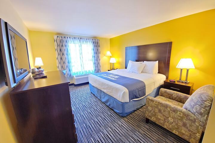 1 King Bed (14 of 14)