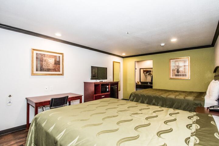 Standard King or Queen Bed (5 of 6)
