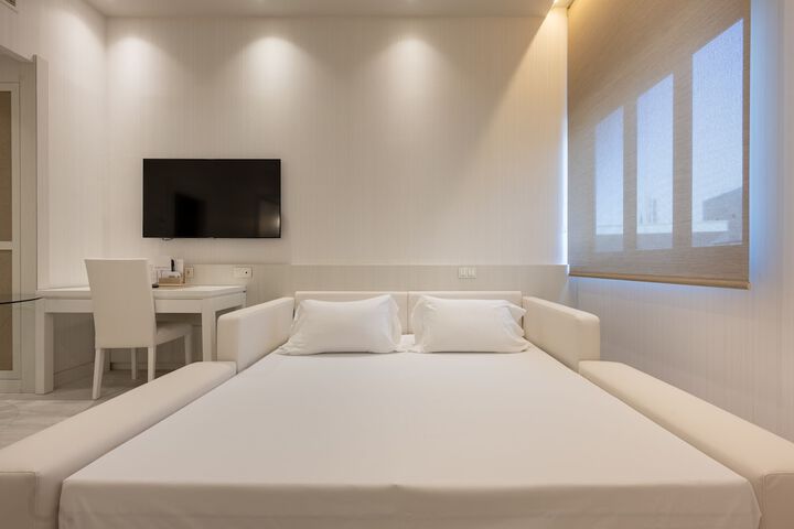Room 44 of 158