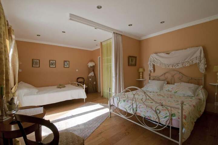 Room 9 of 15