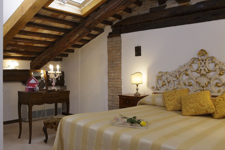 Room 10 of 72