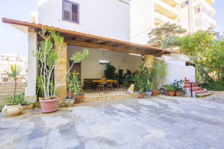 Hotel Entry
