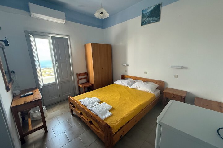 Room 3 of 74