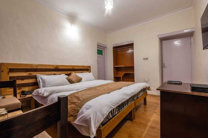 Room 9 of 25