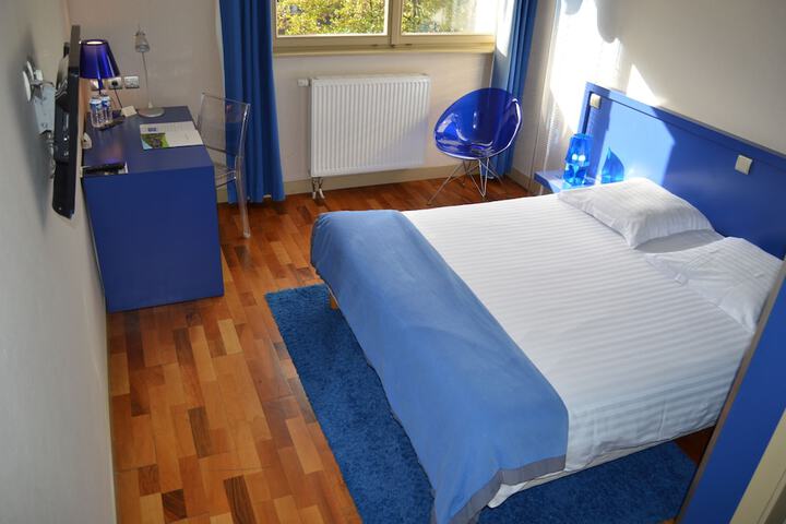 Room 2 of 48