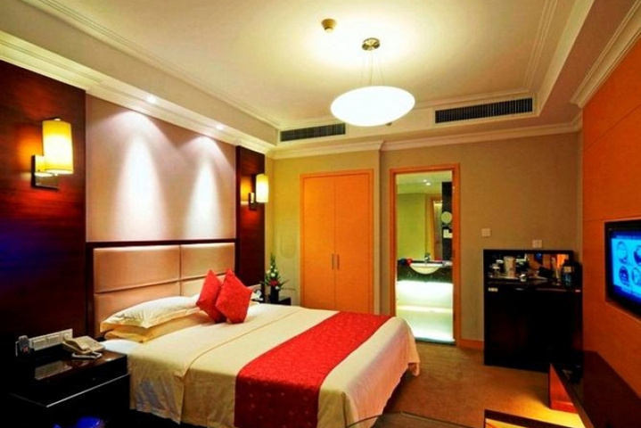 Room 4 of 15