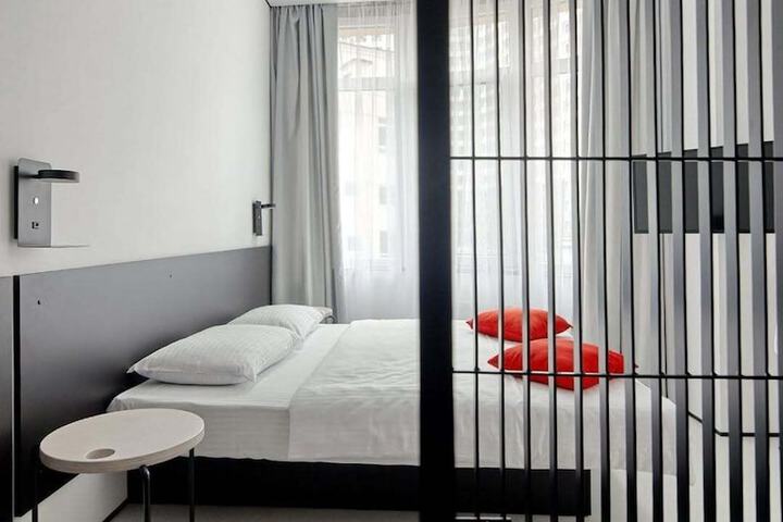 Room 15 of 59