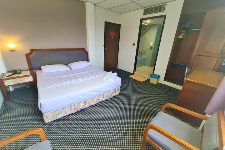 Room 8 of 86