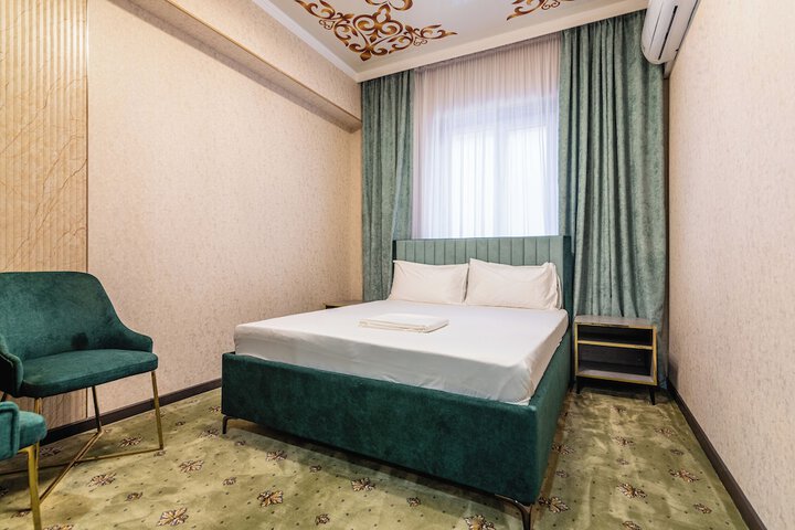 Room 13 of 84