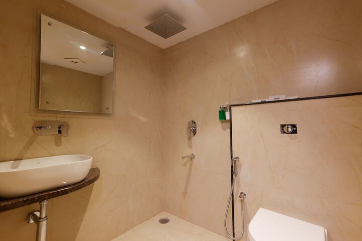 Room 18 of 29