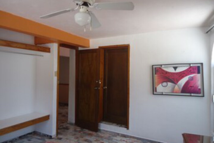 Room 27 of 33