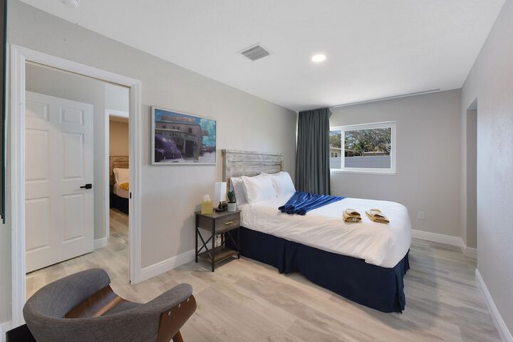 Standard Studio 1 Queen Bed Pets Allowed (42 of 47)