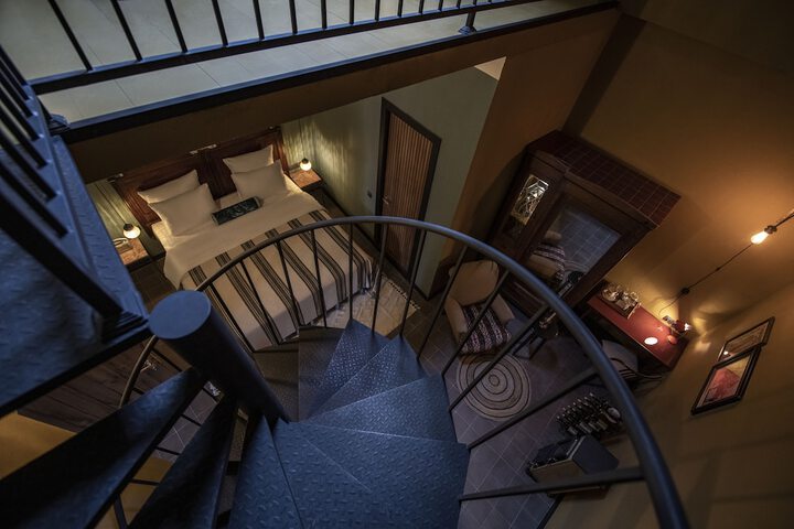 Room 16 of 46