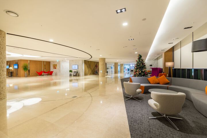 Entrance & Lobby