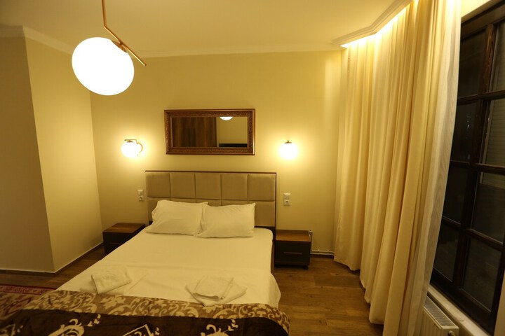 Room 8 of 24