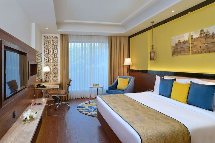 Room 5 of 28