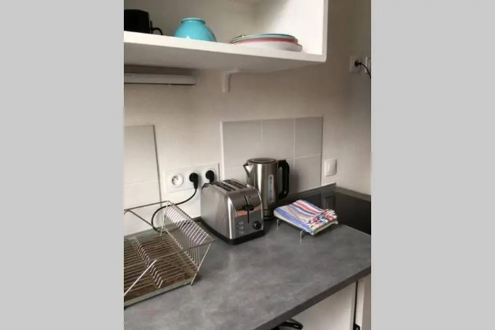 Room 4 of 9