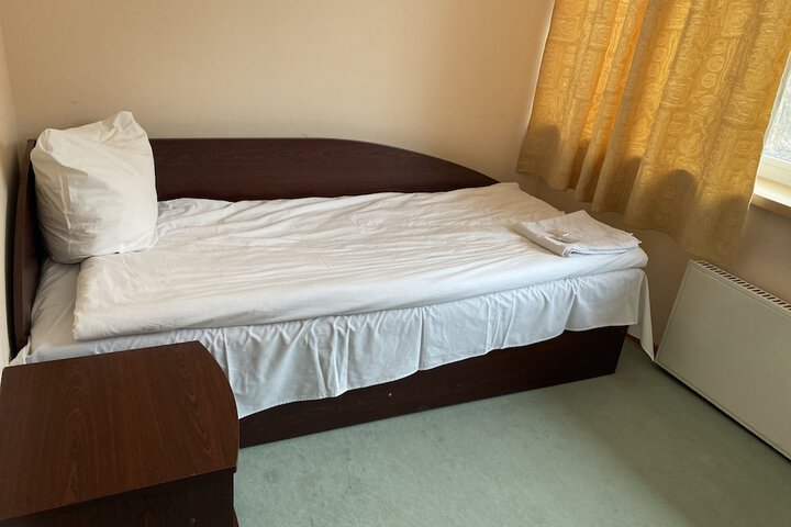 Room 4 of 19