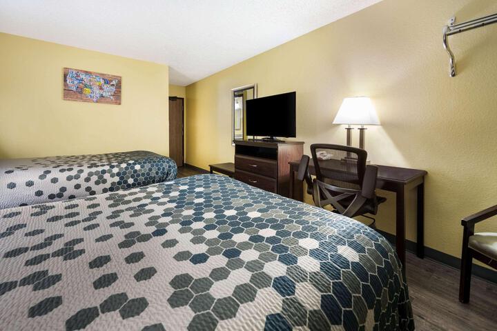 2 Double Beds (10 of 14)