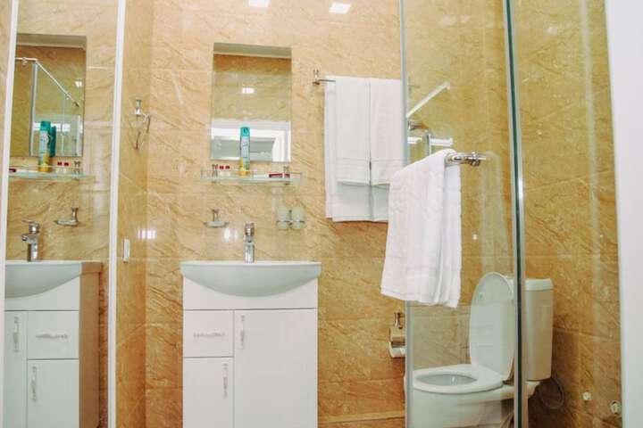 Room 8 of 12