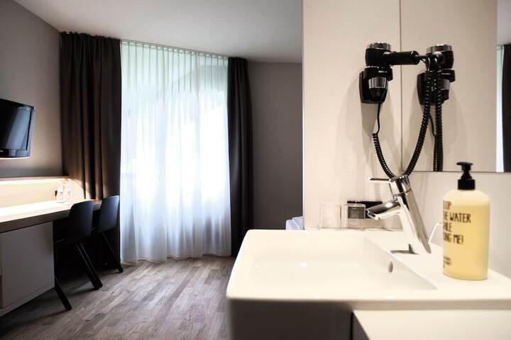 Room 12 of 24