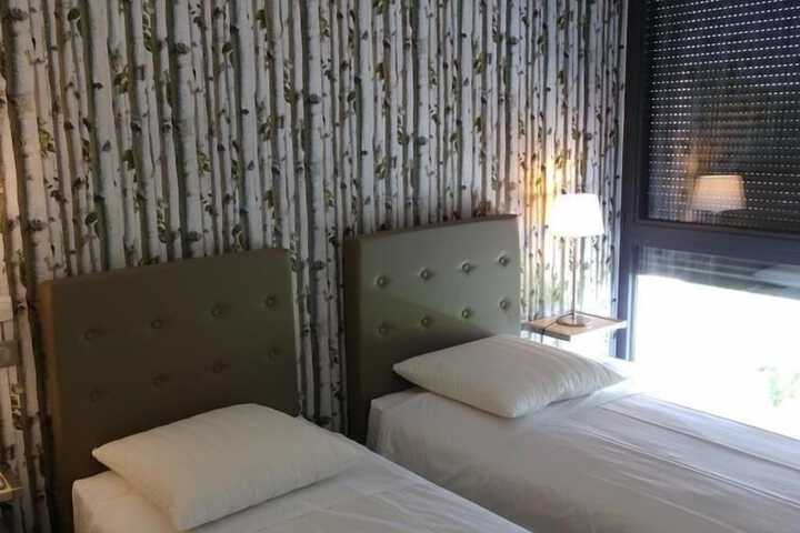 Room 3 of 28