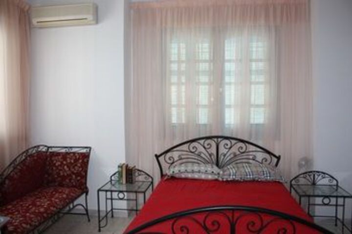 Room 13 of 19