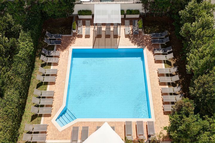 Hotel Pool
