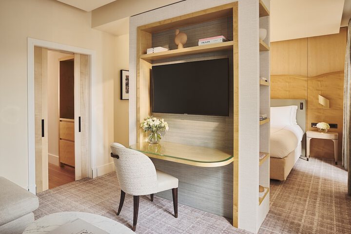 Room 44 of 106