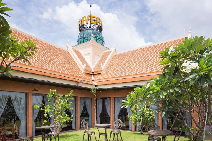 Le Castle River Hotel & Apartment