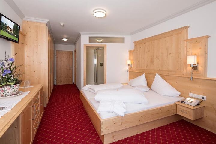 Room 14 of 82