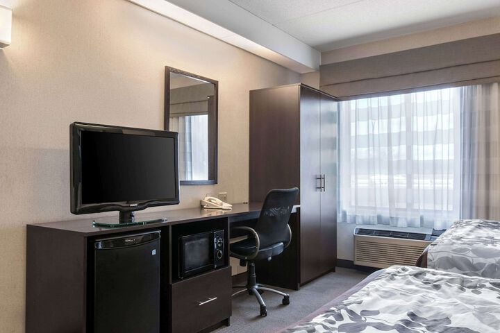 2 Double Beds (1 of 17)