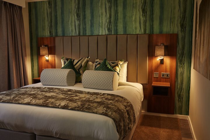 Room 8 of 98