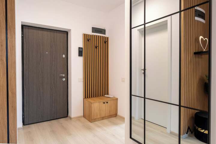 Room 100 of 653
