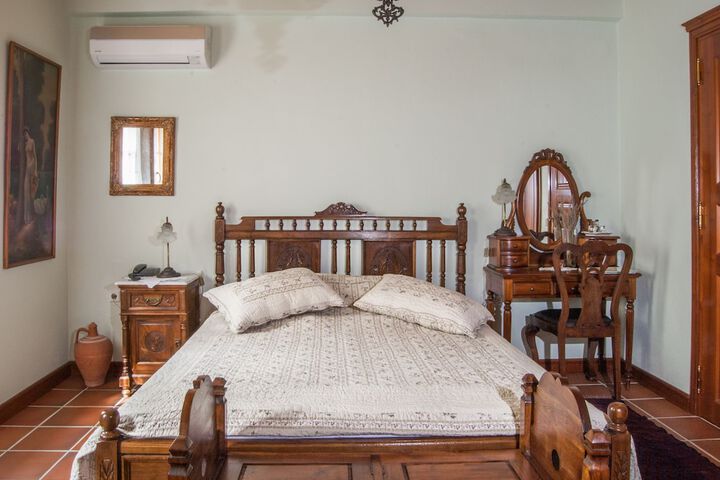 Room 4 of 94