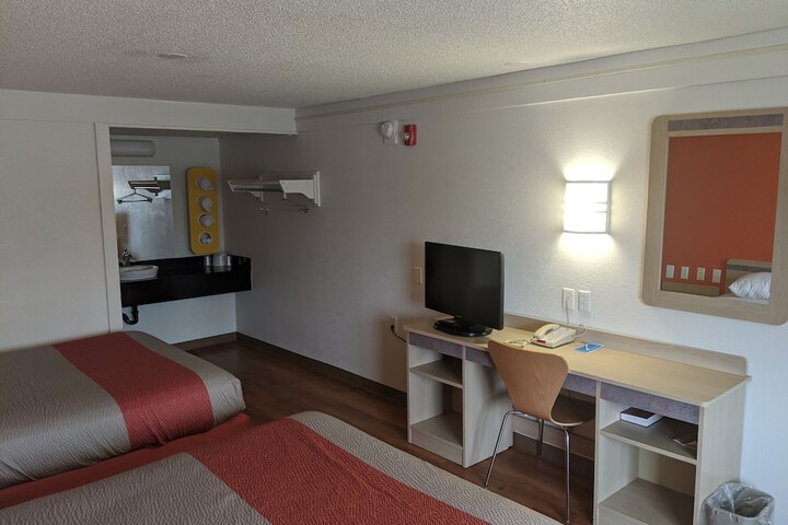 2 Queen Beds (7 of 19)