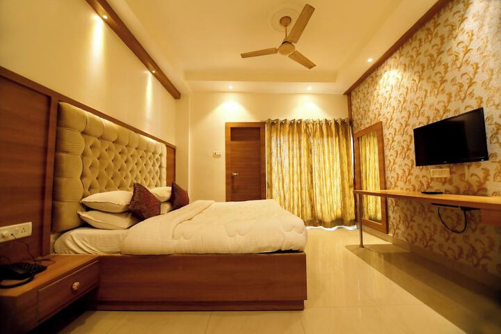 Room 3 of 11
