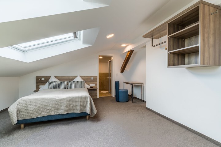 Room 8 of 42