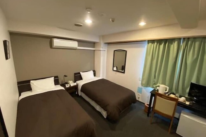 Room 7 of 28