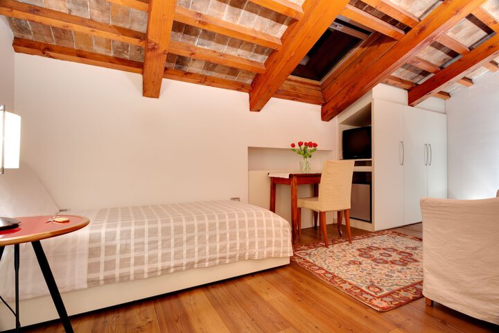 Room 5 of 31
